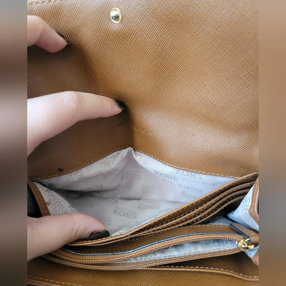 Michael Kors Fulton Leather Wallet - Picture 9 of 13